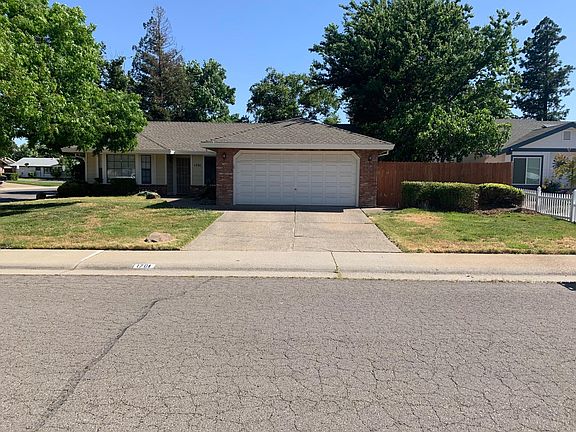 2nd image of 1701 Meadow Ln
