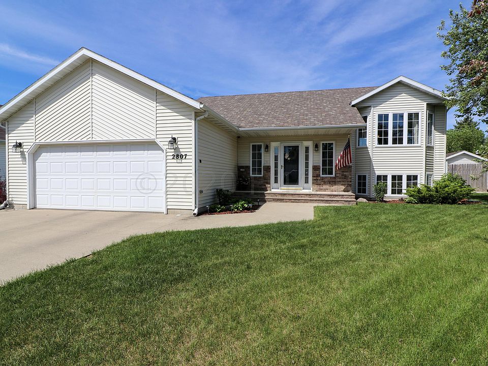 1st image of 2807 Parkview Dr S