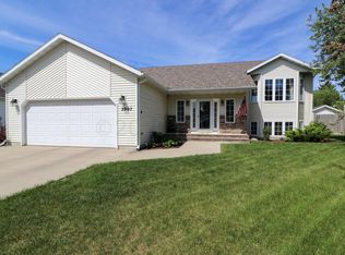 2807 Parkview Dr S, Fargo, ND 58103