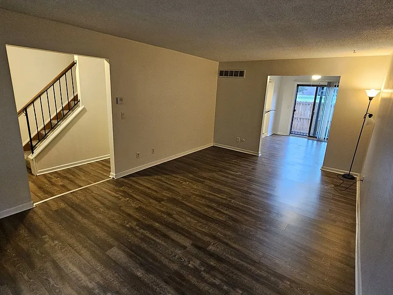 89 Stornoway Dr W — Photo 16