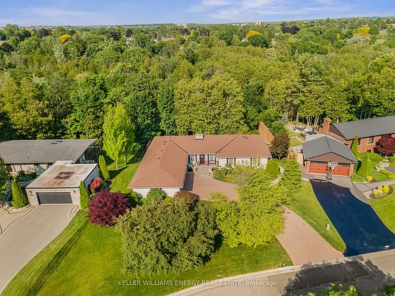2nd image of 833 Glenmanor Dr
