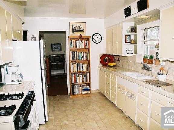 3rd image of 250 Novara Dr
