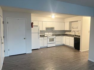 646 S Dodge St APT 9, Iowa City, IA 52240