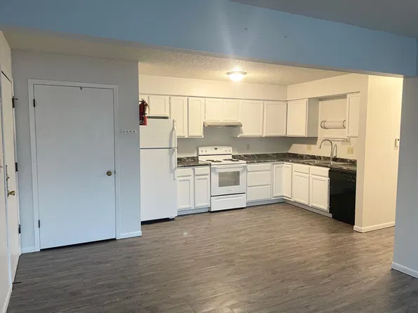 646 S Dodge St APT 9, Iowa City, IA 52240