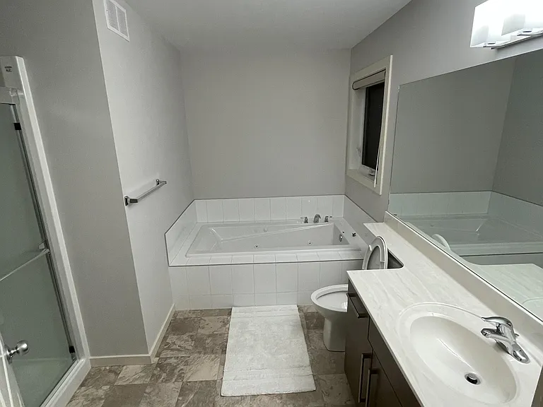114 Douglas Henning Bay — Photo 11