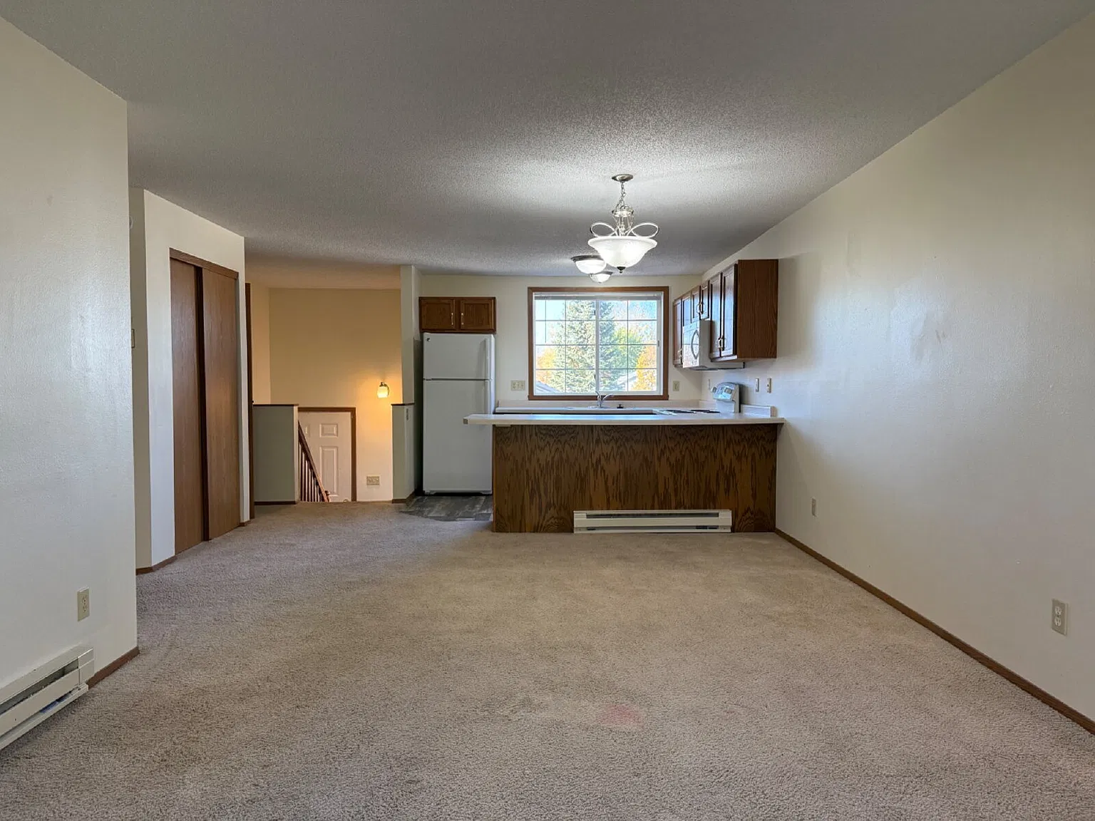 3 bed, 2.0 bath, 1736 sqft, $1,700 — Photo 4