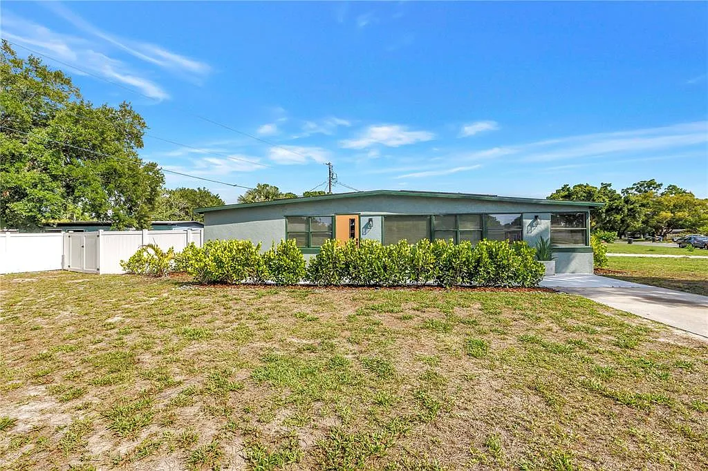 3 bed, 2.0 bath, 1287 sqft, $3,000 — Photo 3