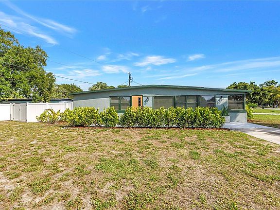 3rd image of 7599 MEADOWLAWN DRIVE N