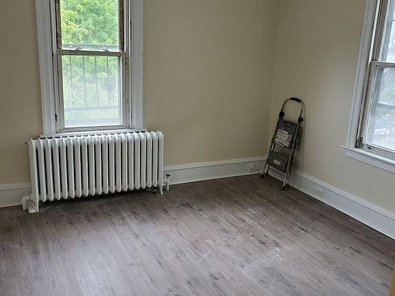 5th image of 2213 Mount Carmel Ave Floor 2