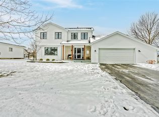 132 Clearwater Cir, Rochester, NY 14612