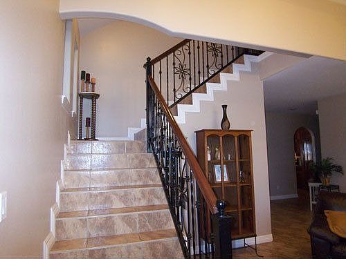 5th image of 523 Robert Ln