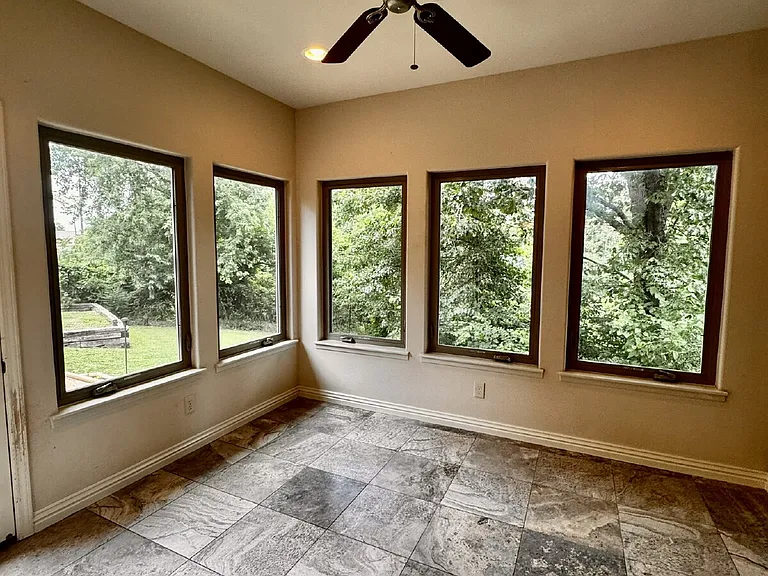 723 Lakeview Dr — Photo 12