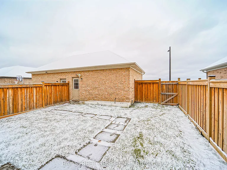 7 Gordon Landon Dr — Photo 46