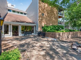 3020 Saint Albans Mill Rd APT 205, Minnetonka, MN 55305
