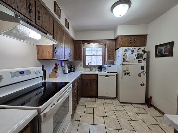 5th image of 2522 W Memorial Dr