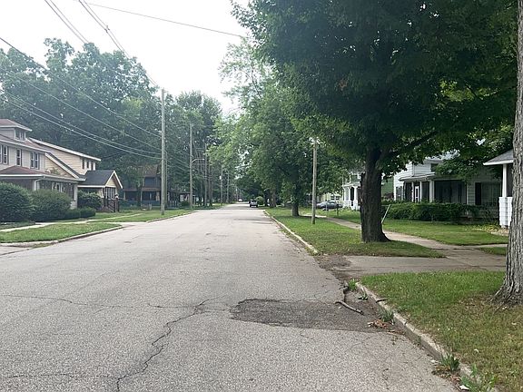 5th image of 204 S Saint Joseph Ave