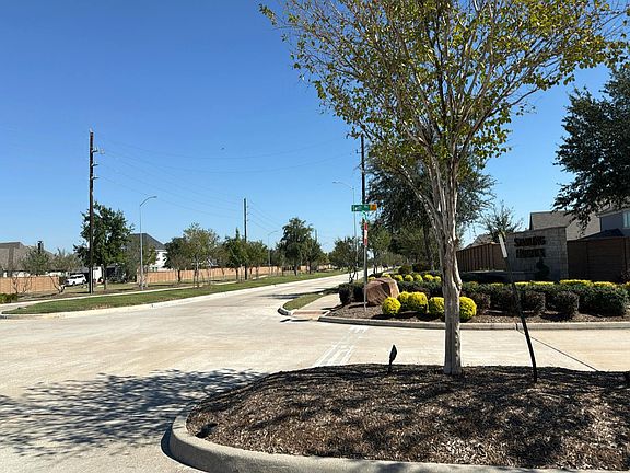 5th image of 2711 Merlin Way