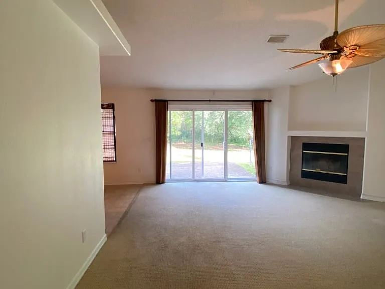 1922 Everglades Dr — Photo 1