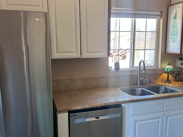 422 W Gaillard St — Photo 5