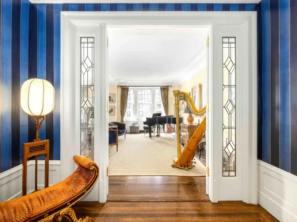 875 Park Avenue image 2 of 22