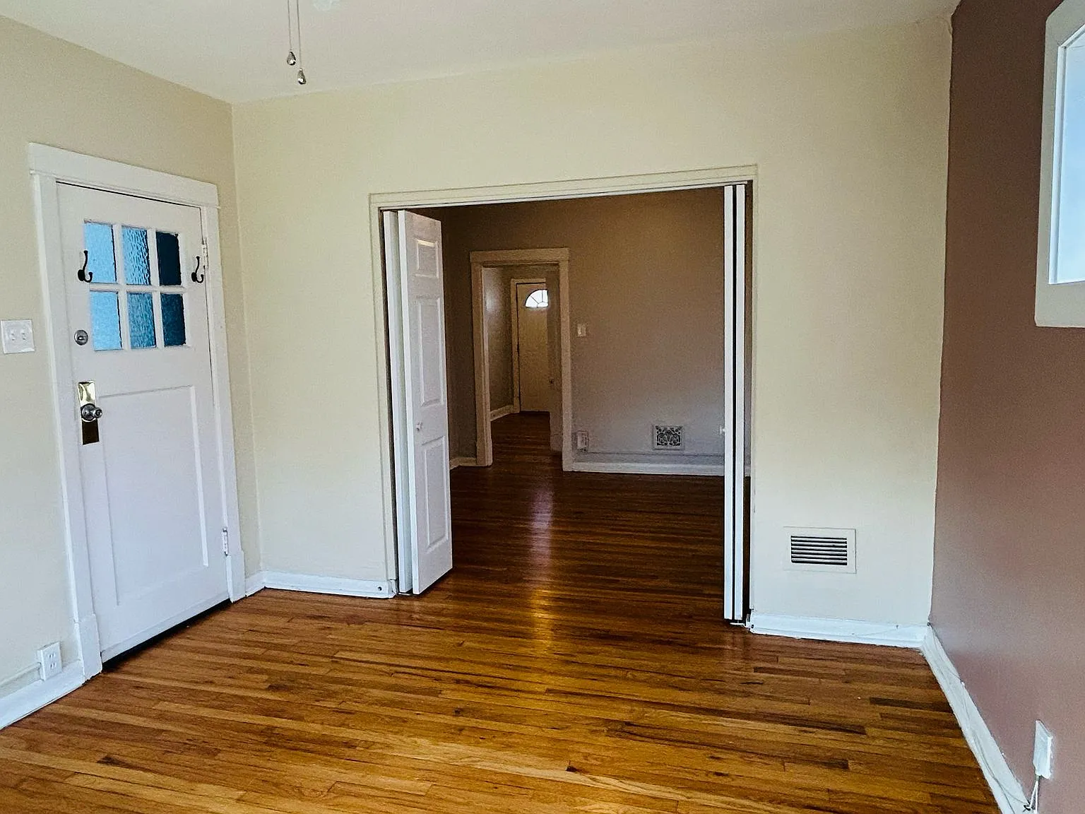 5225 Bancroft Ave — Photo 3