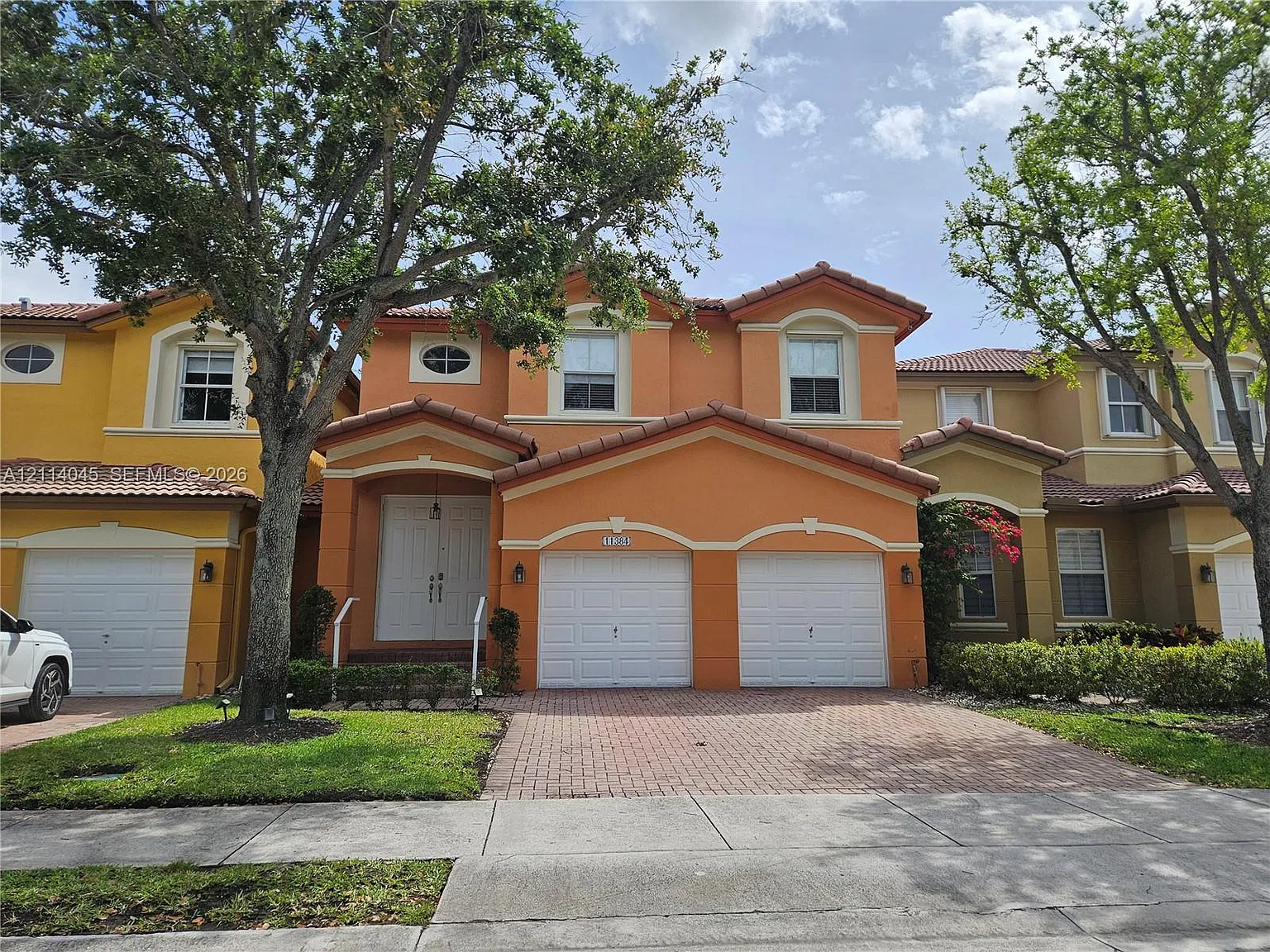 Islands At Doral Northwes — Photo 1