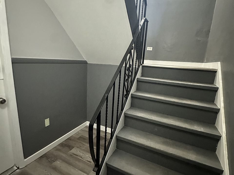 1st image of 1015 E 150th Pl #11262253