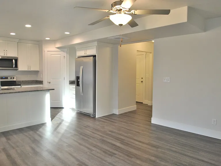 2049 N 380 E — Photo 2