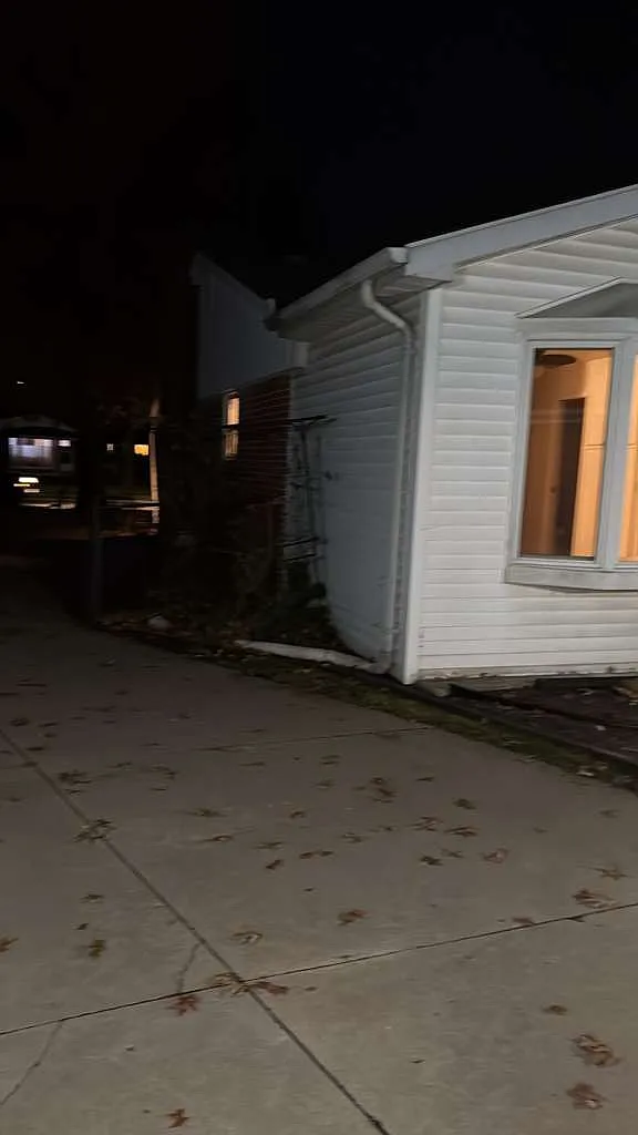 3 bed, 1200 sqft, $1,900 — Photo 4