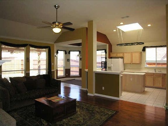 4th image of 9514 Enmore Ln