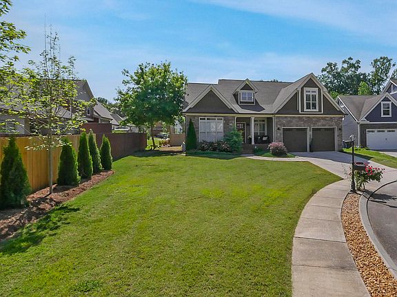 3rd image of 8312 Glenshire Ln