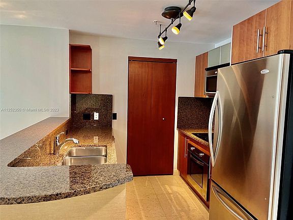 4th image of 300 S Biscayne Blvd APT 1603