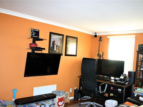 4th image of 47780 Pinecrest Dr