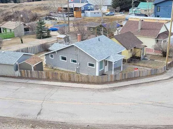 7950 N 17th Ave, Crowsnest Pass, AB T0K 0M0