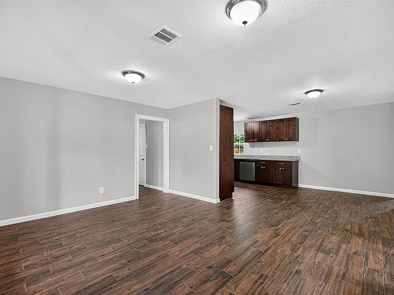 1112 Johnson St — Photo 10