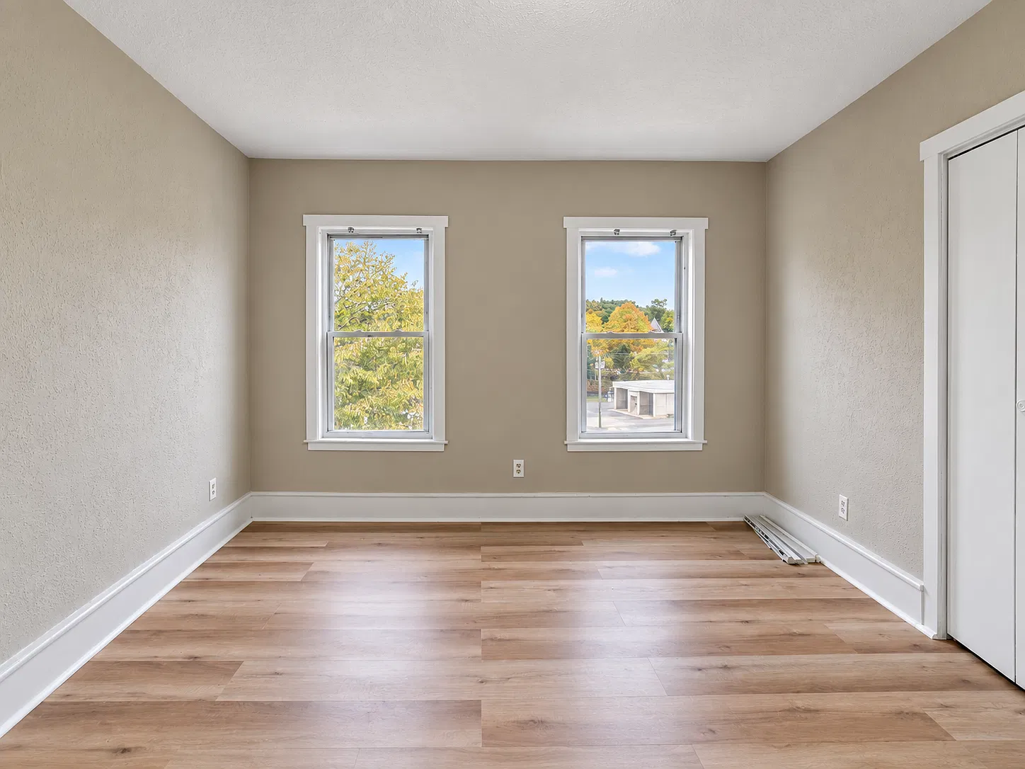 4 bed, 1350 sqft, $1,900 — Photo 3