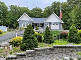 103 Copper Mountain Dr, Tafton, PA 18464