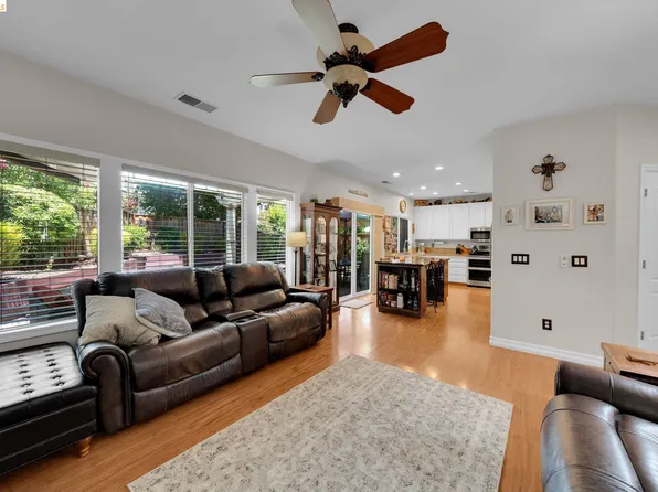 569 Apple Hill Dr, Brentwood, CA 94513
