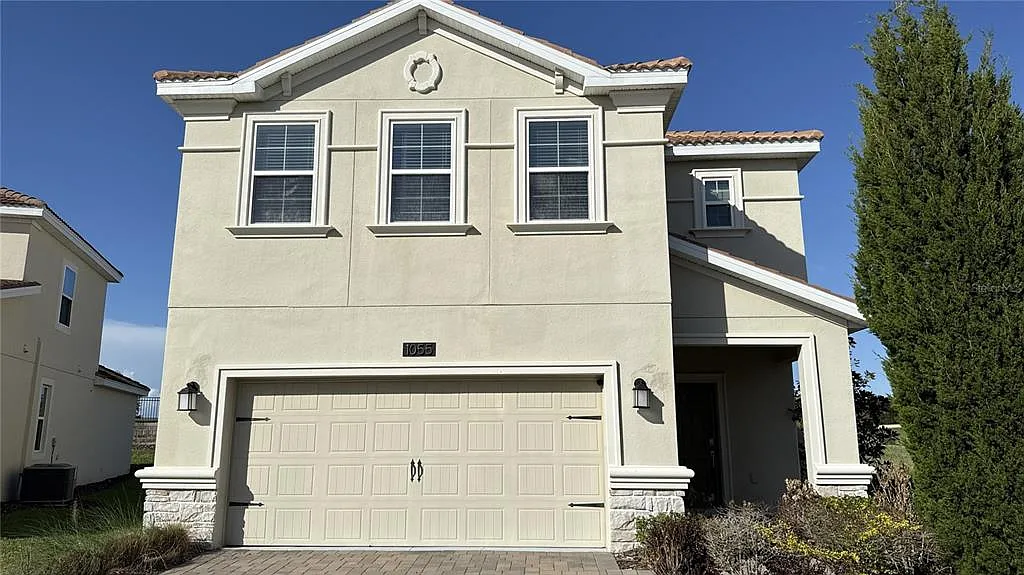 3 bed, 2.5 bath, 2076 sqft, $2,600 — Photo 1