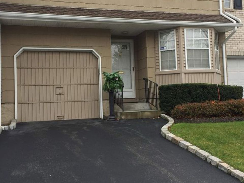 1st image of 32 Manors Dr