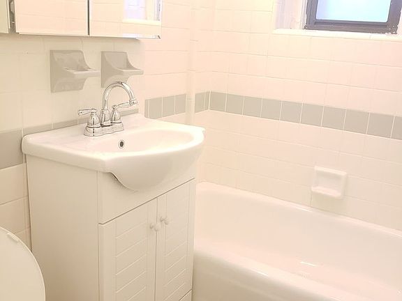 5th image of 509 Cathedral Pkwy #2NT