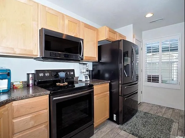181 W Carrick Dr — Photo 9