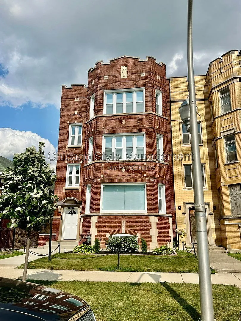 2 bed, 1.0 bath, $1,700 — Photo 3