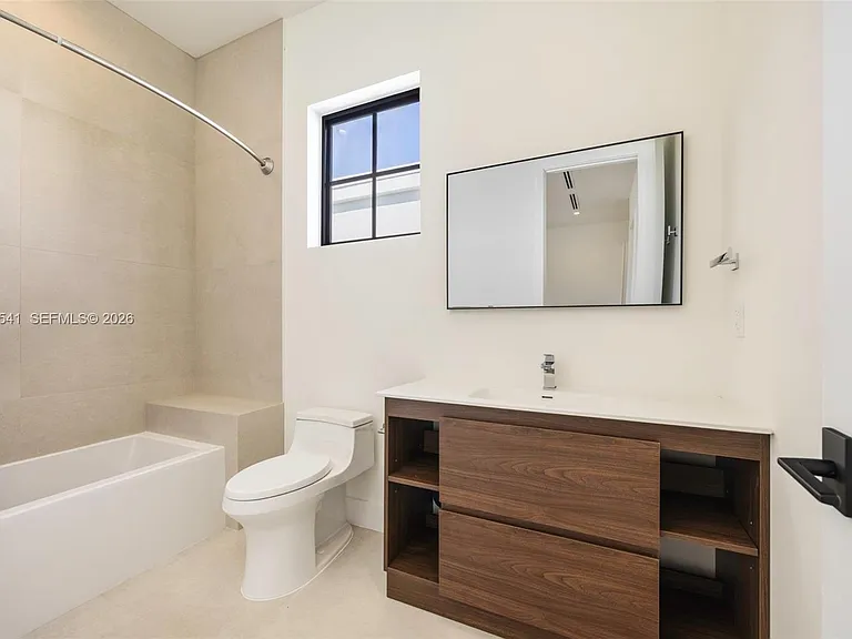 885 NE 76th St — Photo 36