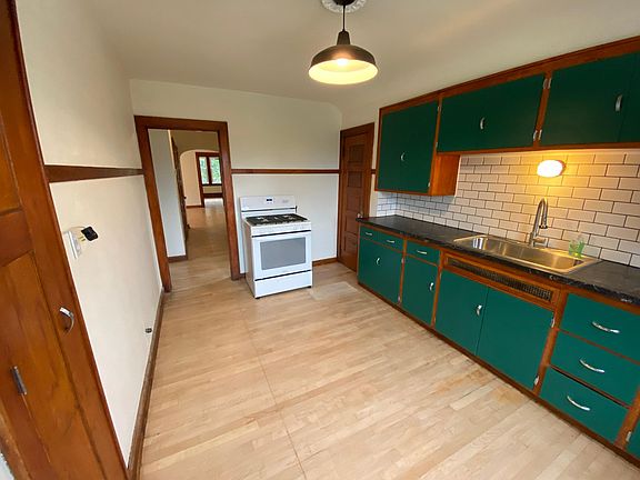 5th image of 2536A N Buffum St