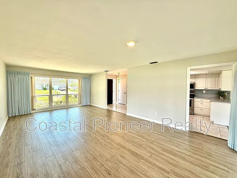 14903 Imperial Point Dr N — Photo 6