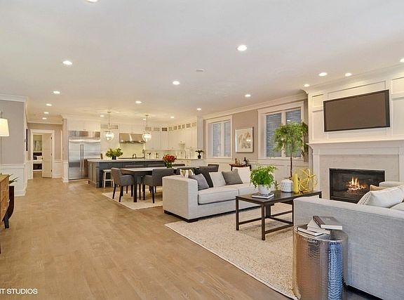 5th image of 549 W Roscoe St #1