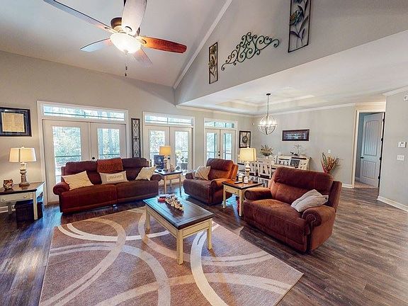 4th image of 104 Valley Ct