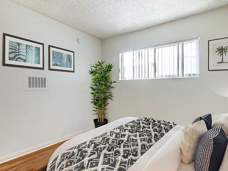7242 De Soto Ave — Photo 16