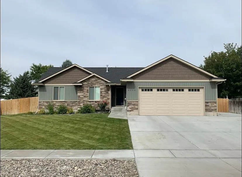 6 bed, 2900 sqft, $6,400 — Photo 1